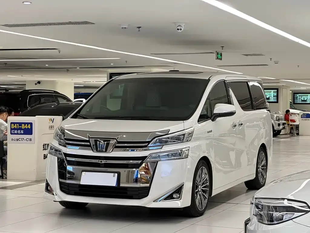 Toyota Vellfire — фото 1