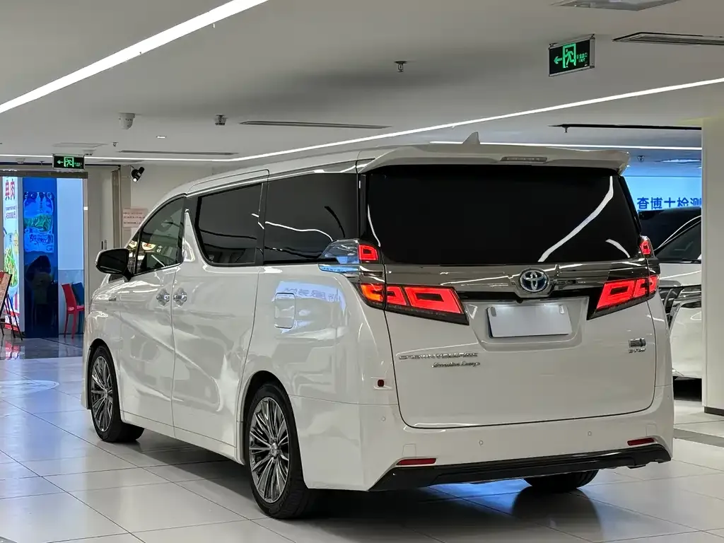Toyota Vellfire — фото 3