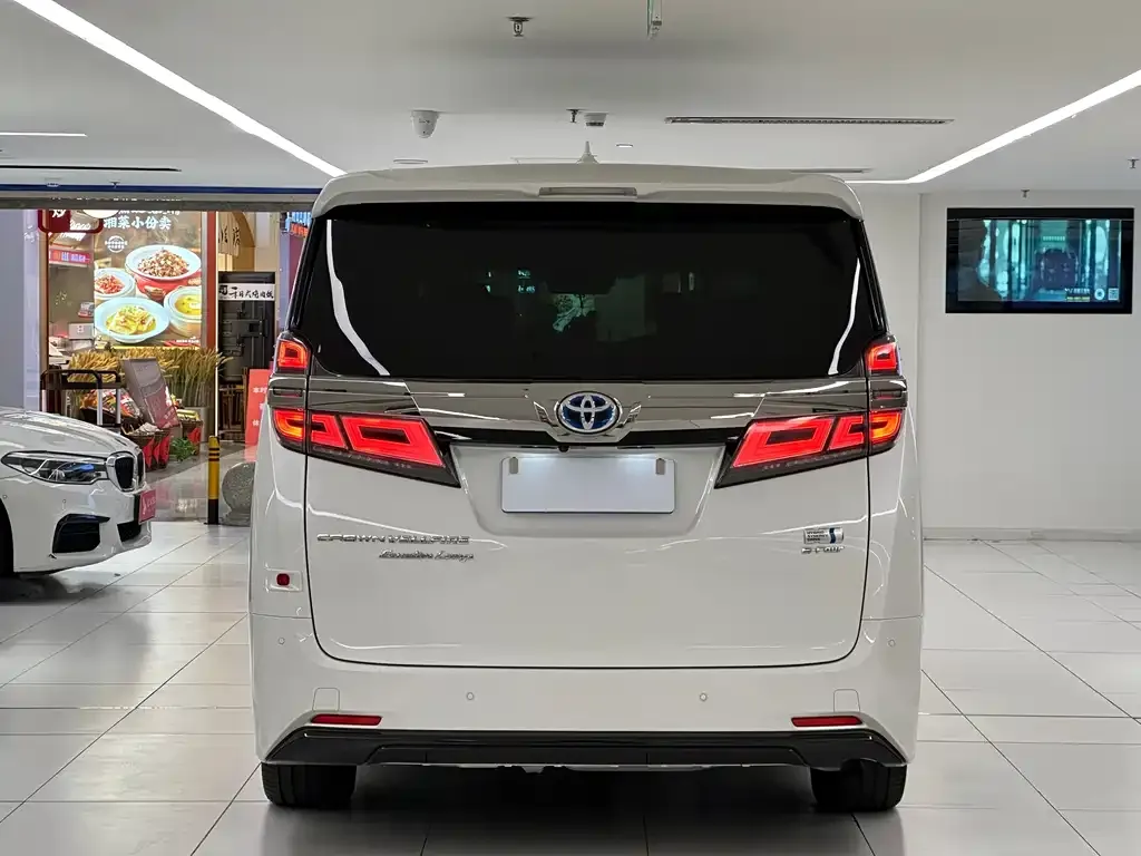 Toyota Vellfire — фото 8