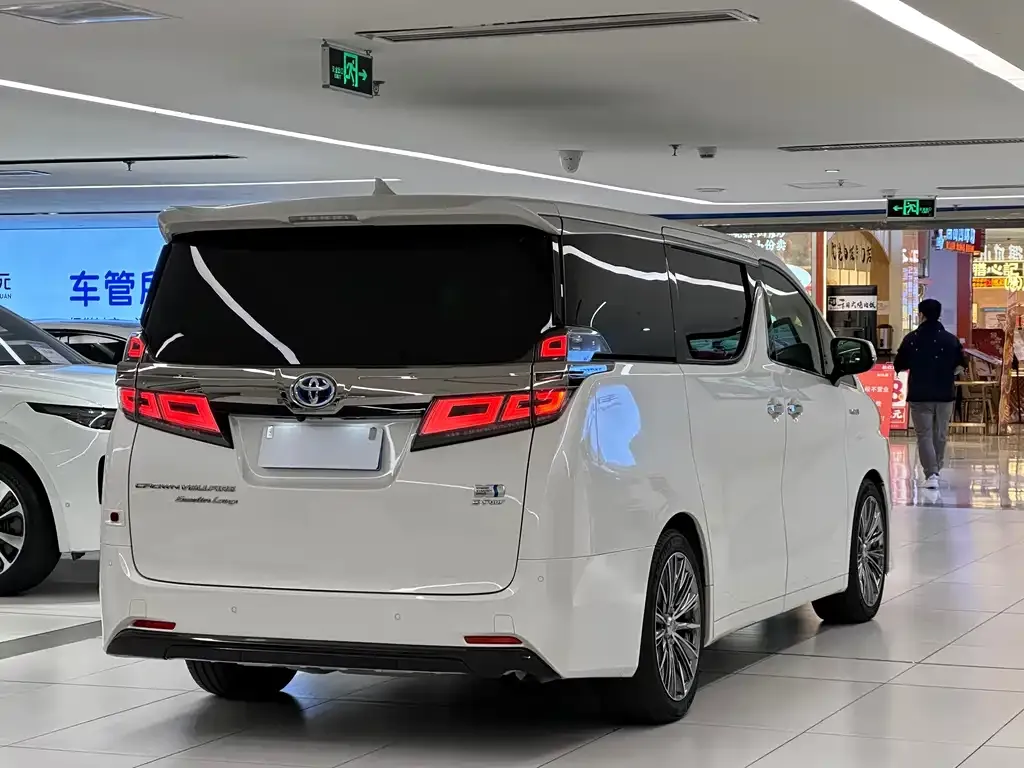 Toyota Vellfire — фото 4