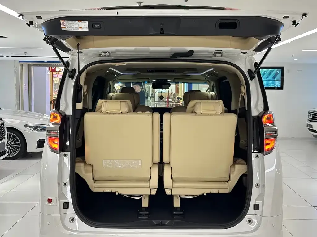 Toyota Vellfire — фото 7