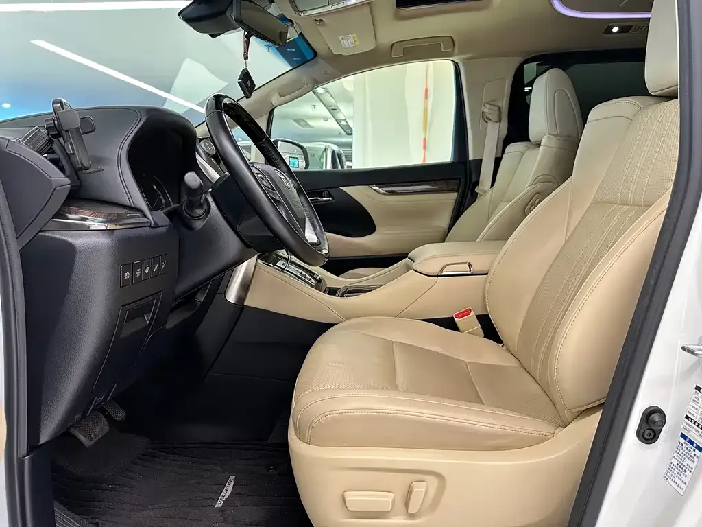 Toyota Vellfire — фото 10