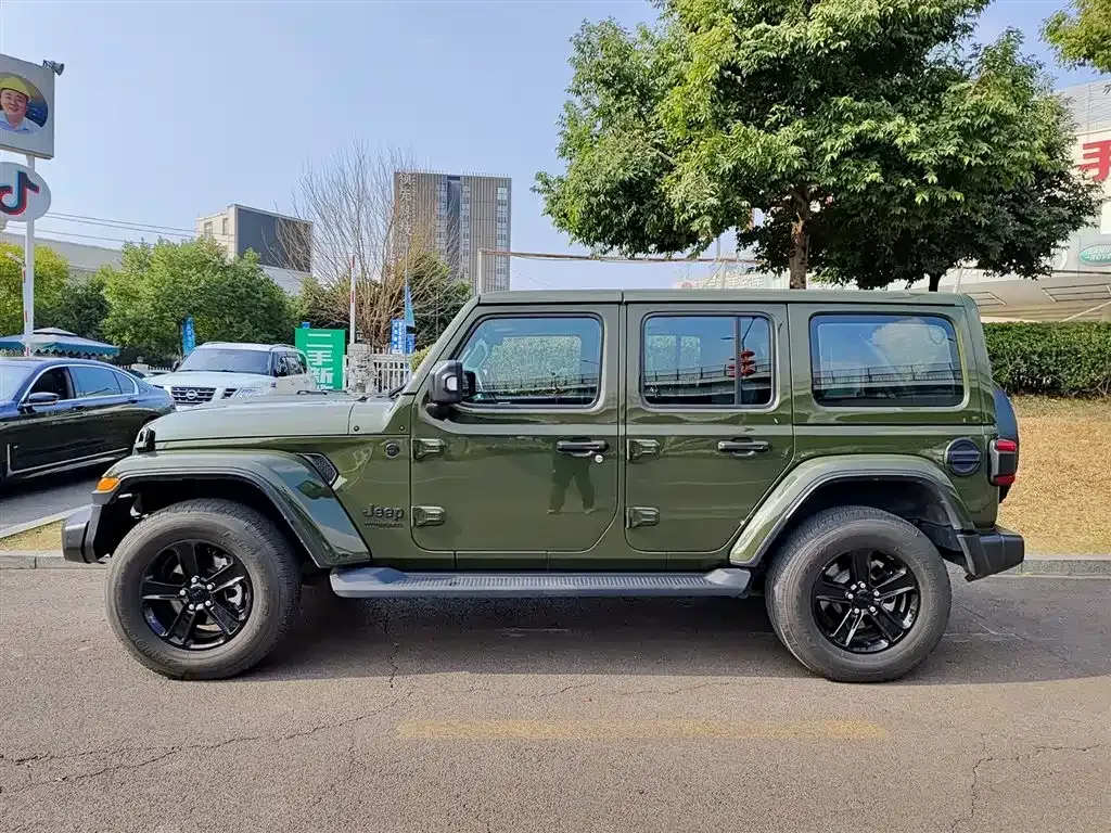 Jeep Wrangler 2024 из CN, фото 10