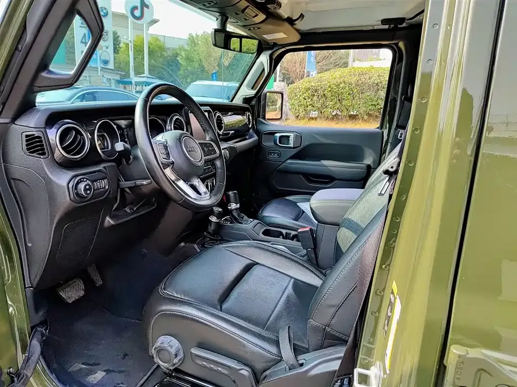 Jeep Wrangler 2024 из CN, фото 4