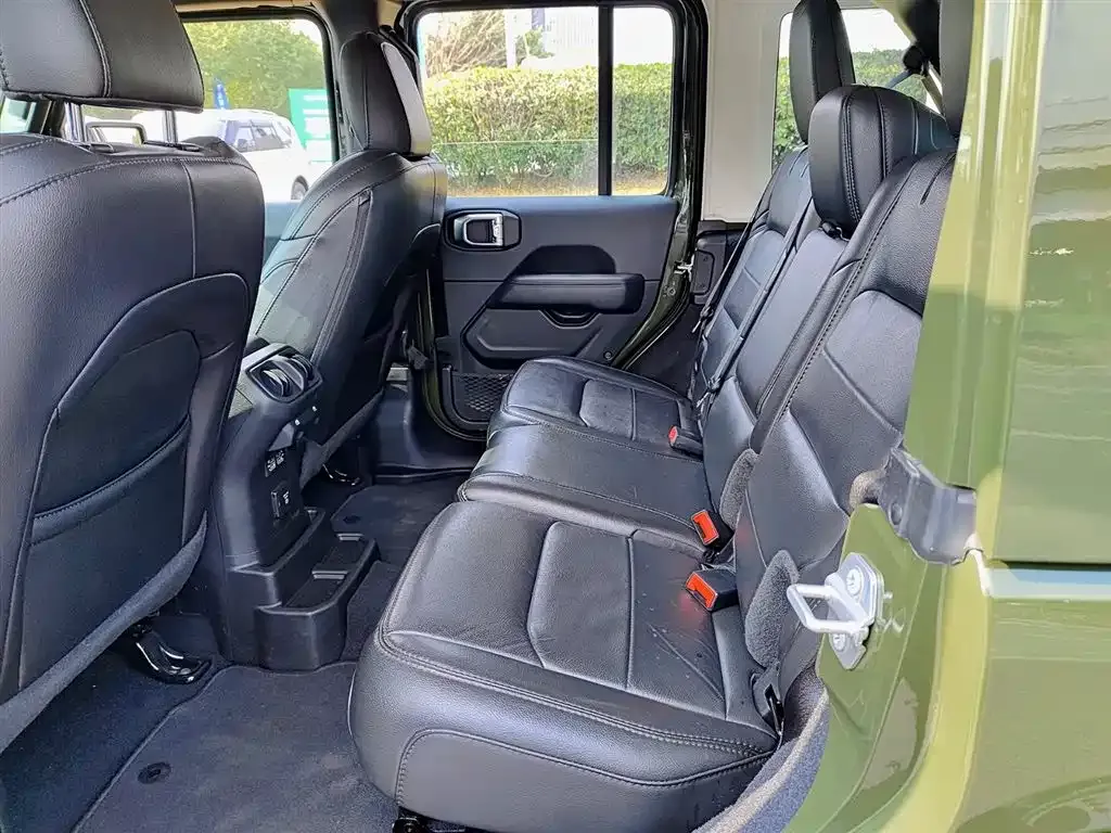 Jeep Wrangler 2024 из CN, фото 6