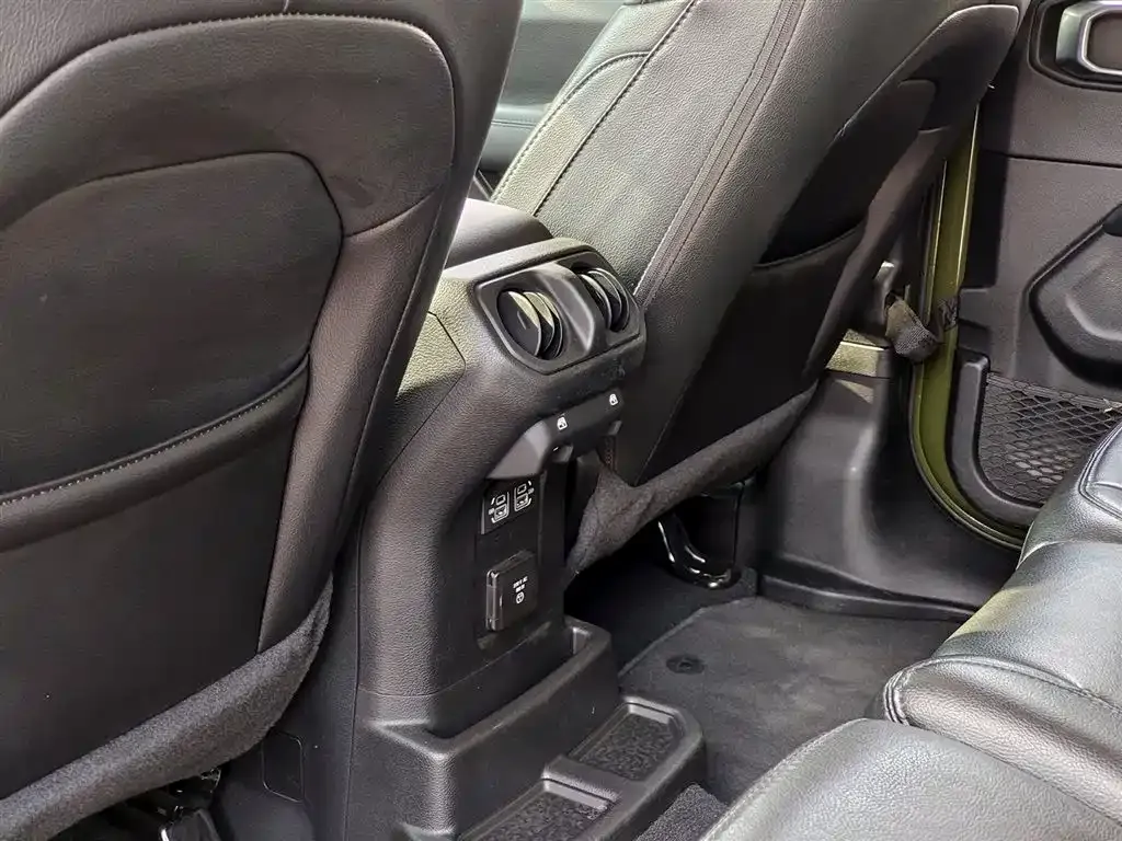 Jeep Wrangler 2024 из CN, фото 3