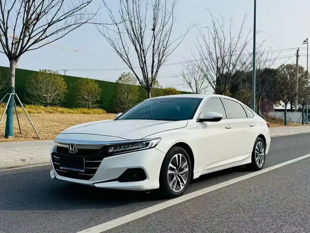 Honda Accord — фото 1