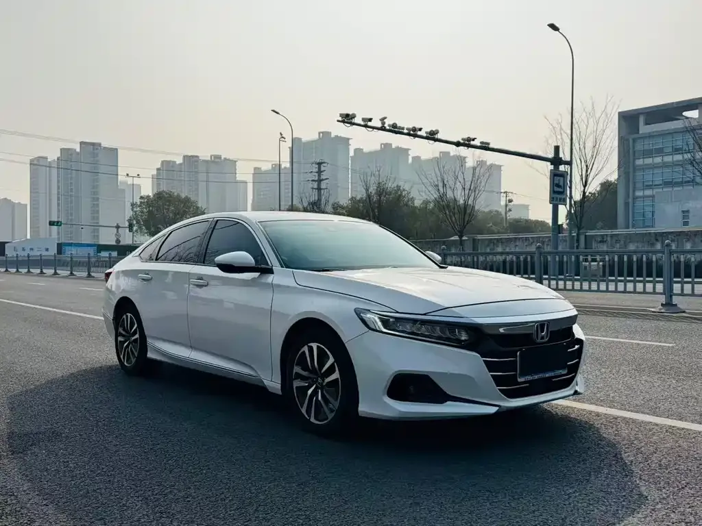 Honda Accord — фото 8