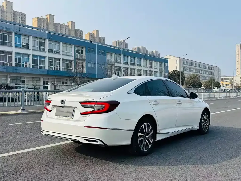 Honda Accord — фото 7