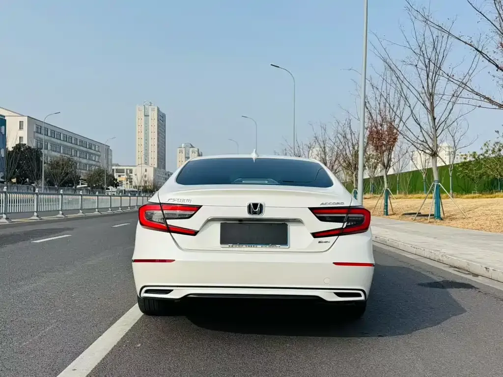 Honda Accord — фото 9