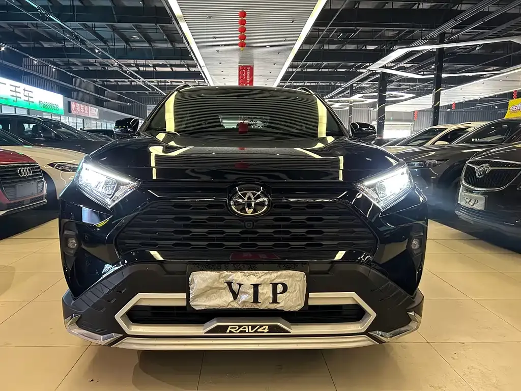 Toyota RAV4 2024 из CN, фото 1