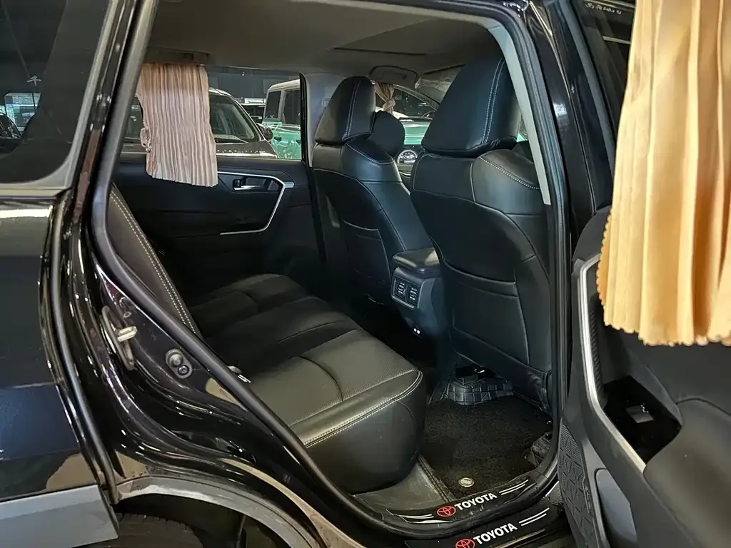Toyota RAV4 2024 из CN, фото 5