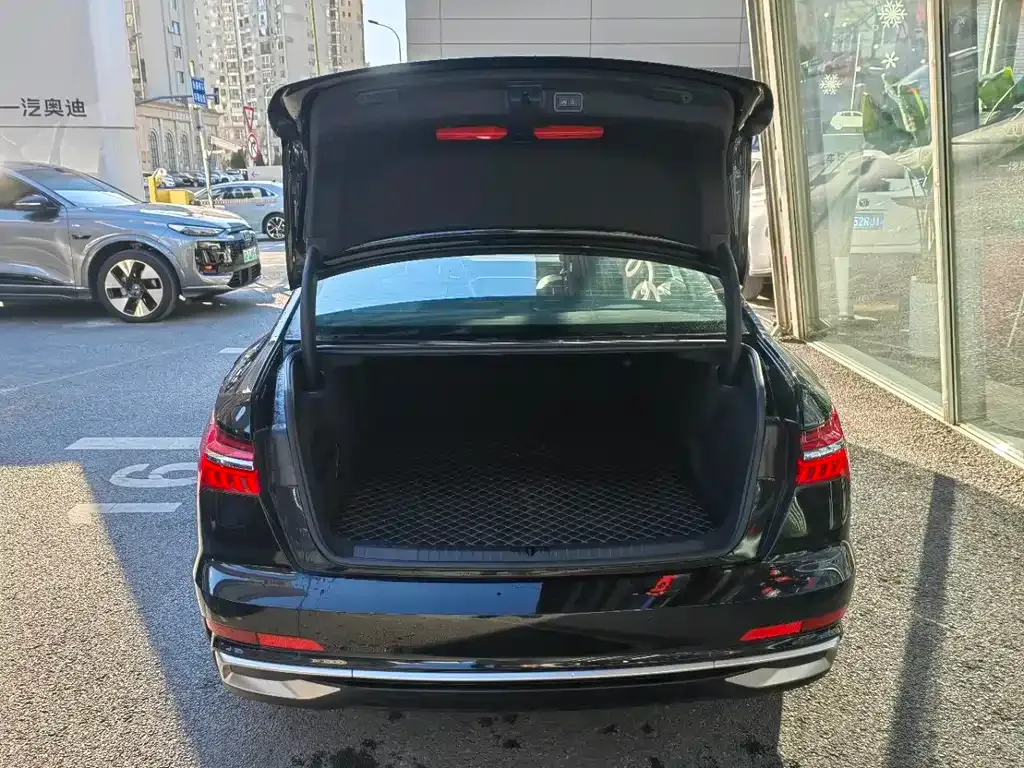 Audi A6L 2024 из CN, фото 4