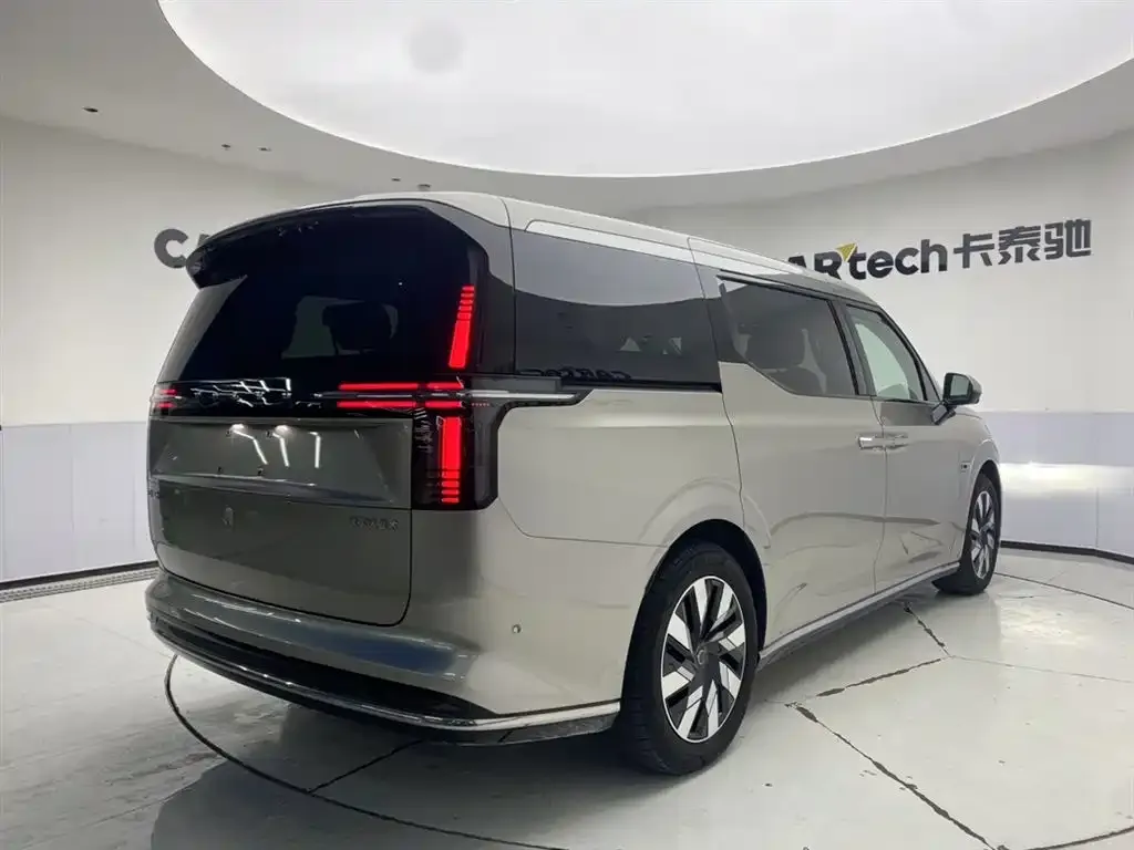 Volvo EM90 — фото 10