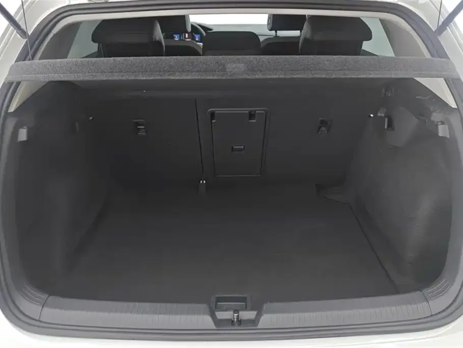 Volkswagen Golf 2024 из CN, фото 8