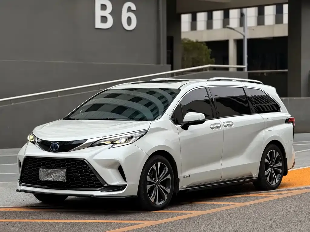 Toyota Granvia 2023 из CN, фото 3