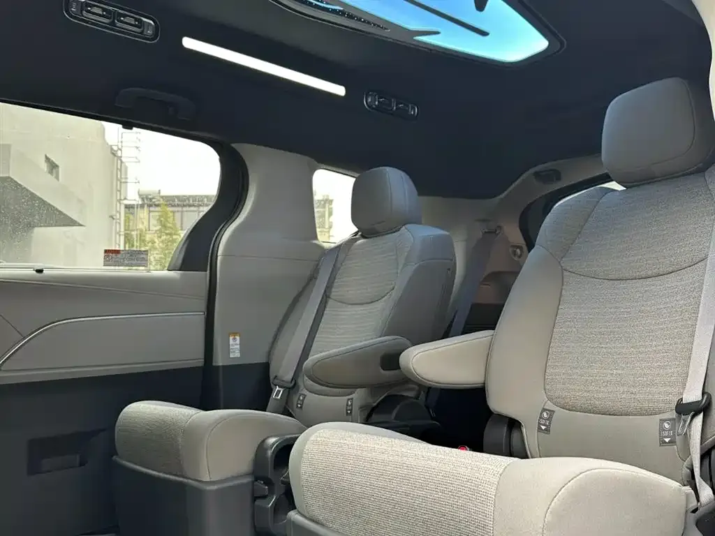Toyota Sienna 2026 из CN, фото 2