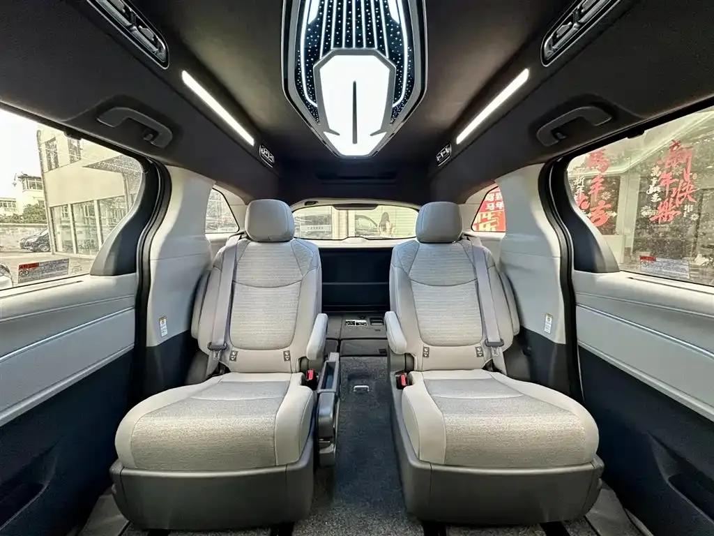 Toyota Sienna 2026 из CN, фото 8