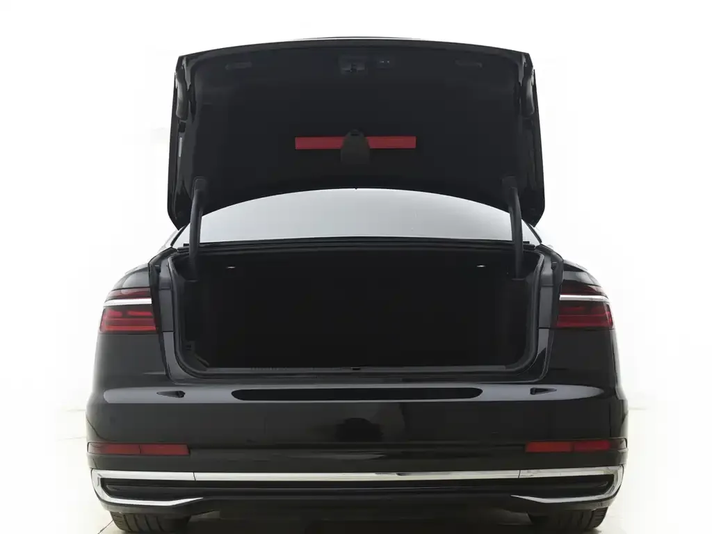 Audi A8 2023 из CN, фото 2