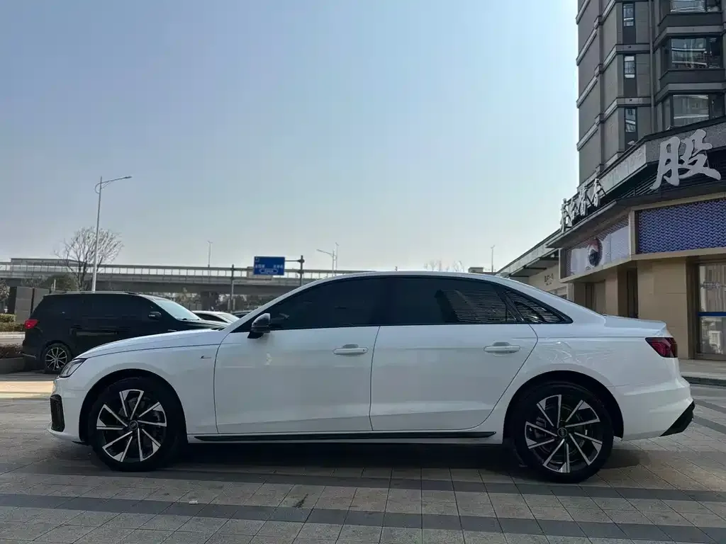 Audi A4L 2023 из CN, фото 5