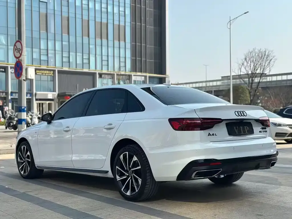 Audi A4L 2023 из CN, фото 6