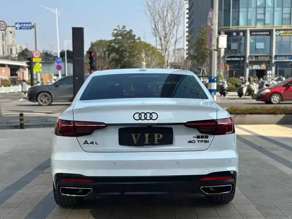 Audi A4L 2023 из CN, фото 9