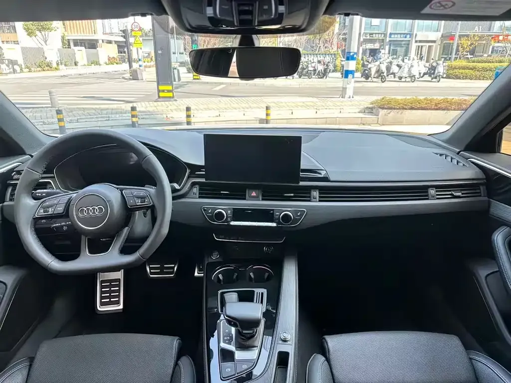 Audi A4L 2023 из CN, фото 10