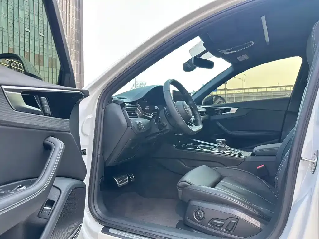 Audi A4L 2023 из CN, фото 8