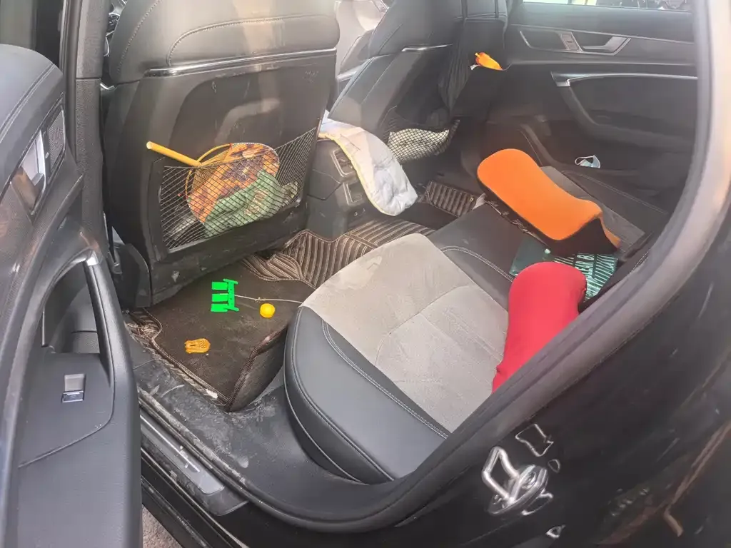Audi A6L 2023 из CN, фото 4