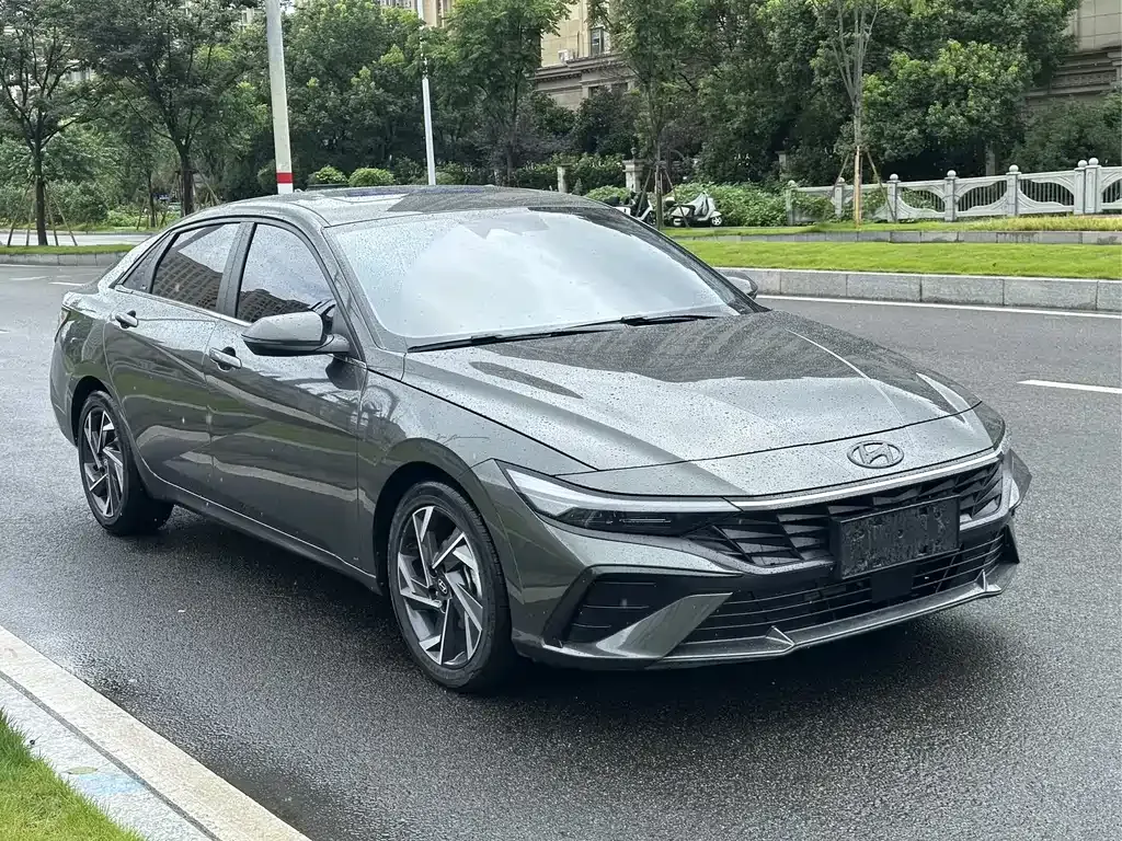 Hyundai Elantra — фото 2