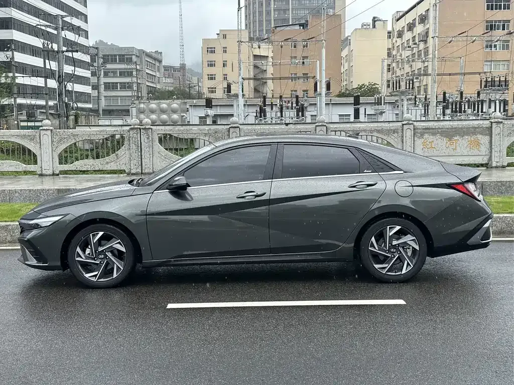 Hyundai Elantra — фото 3