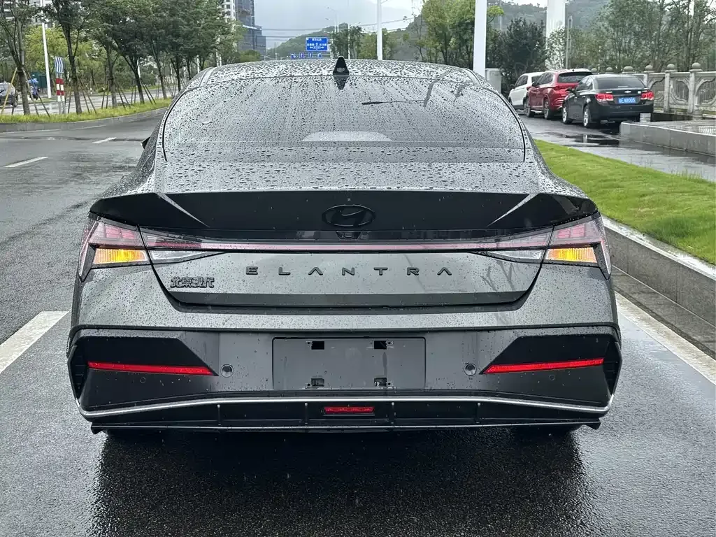 Hyundai Elantra — фото 8
