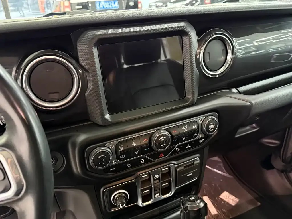 Jeep Wrangler 2023 из CN, фото 3