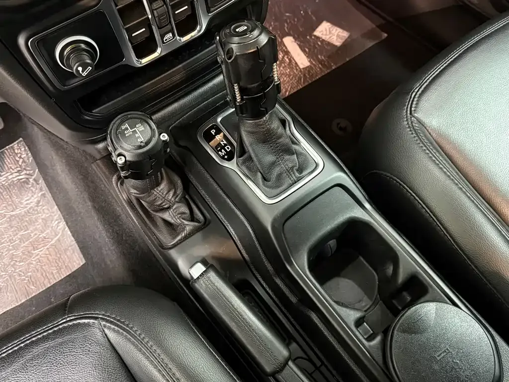 Jeep Wrangler 2023 из CN, фото 10