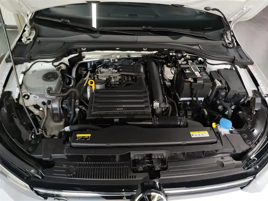 Volkswagen Golf 2024 из CN, фото 10