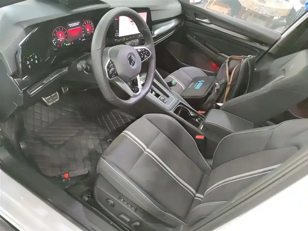 Volkswagen Golf 2024 из CN, фото 7