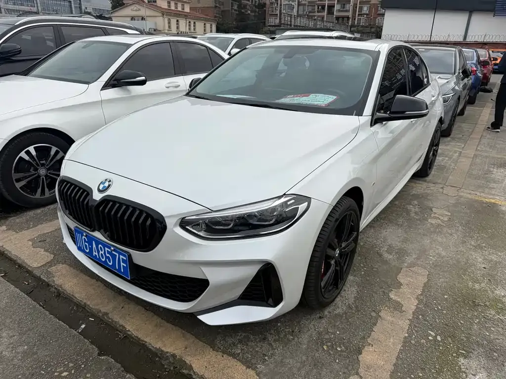 BMW 1 Series — фото 1
