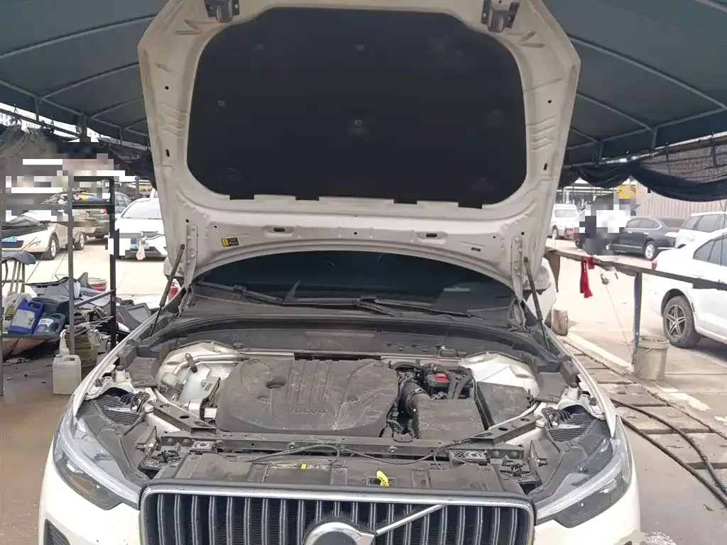 Volvo XC60 — фото 10
