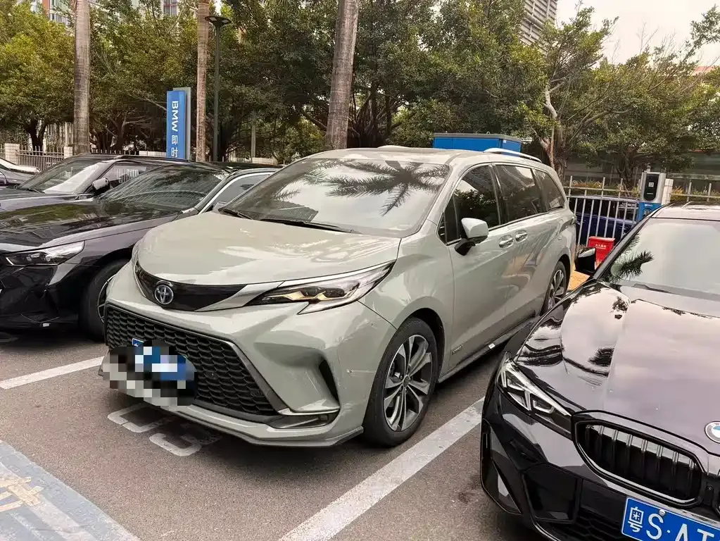 Toyota Granvia 2023 из CN, фото 1