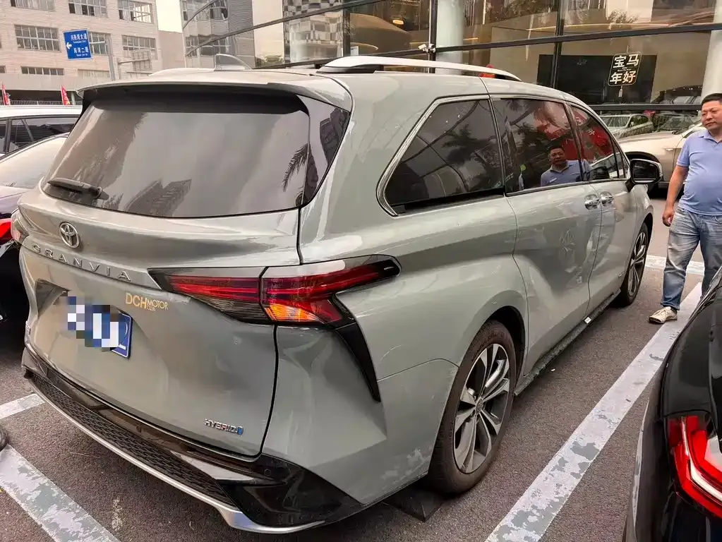 Toyota Granvia 2023 из CN, фото 8