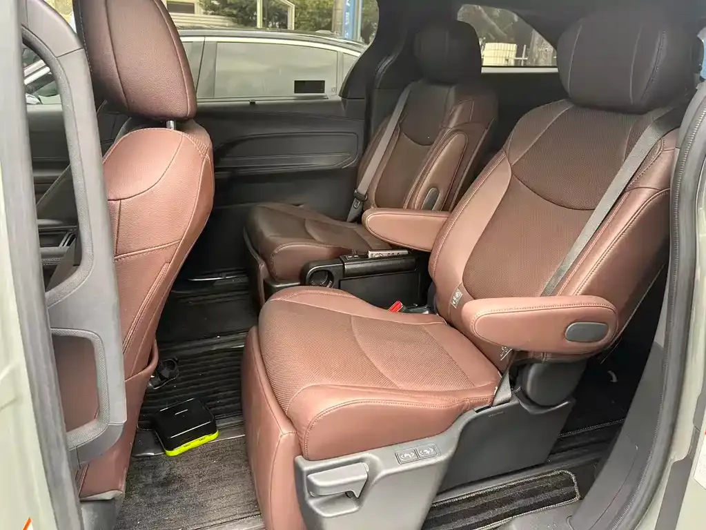 Toyota Granvia 2023 из CN, фото 7