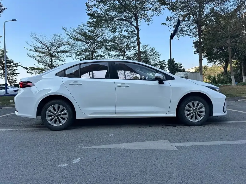 Toyota Corolla 2023 из CN, фото 4