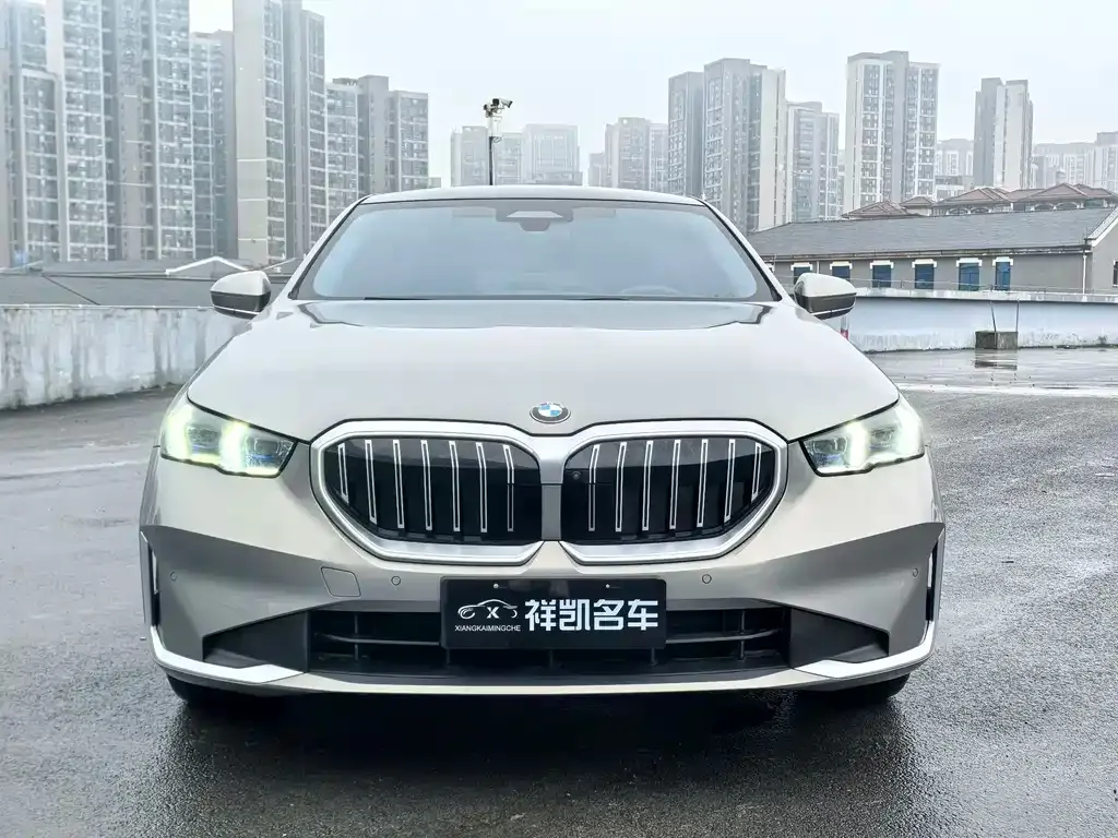 BMW 5 Series — фото 8