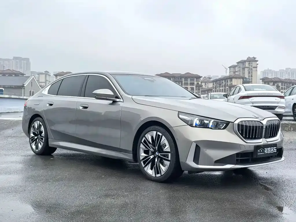 BMW 5 Series — фото 10