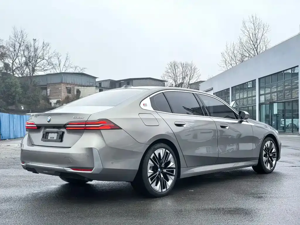 BMW 5 Series — фото 6