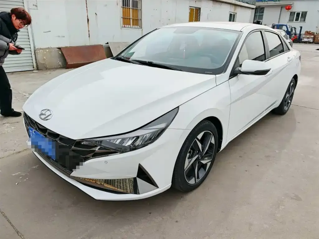 Hyundai Elantra 2023 из CN, фото 1