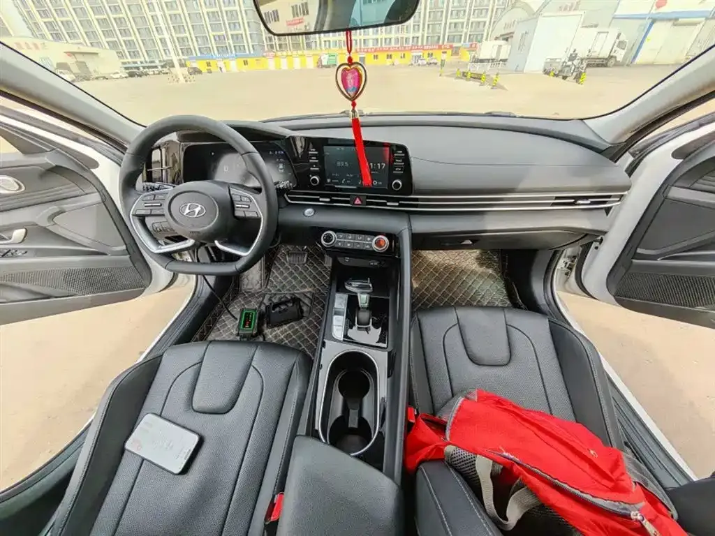 Hyundai Elantra 2023 из CN, фото 5