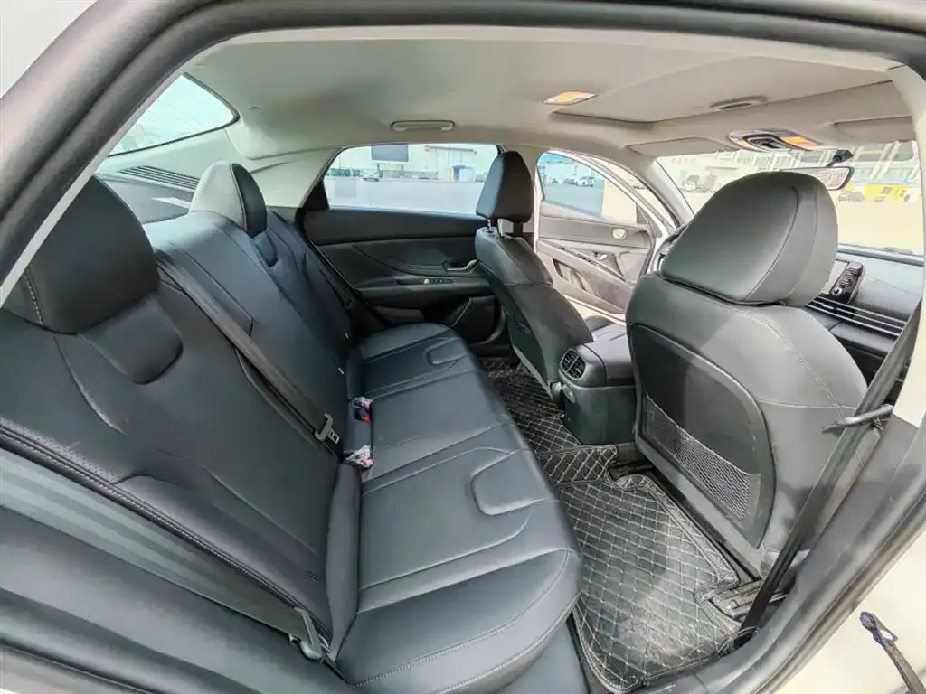 Hyundai Elantra 2023 из CN, фото 9