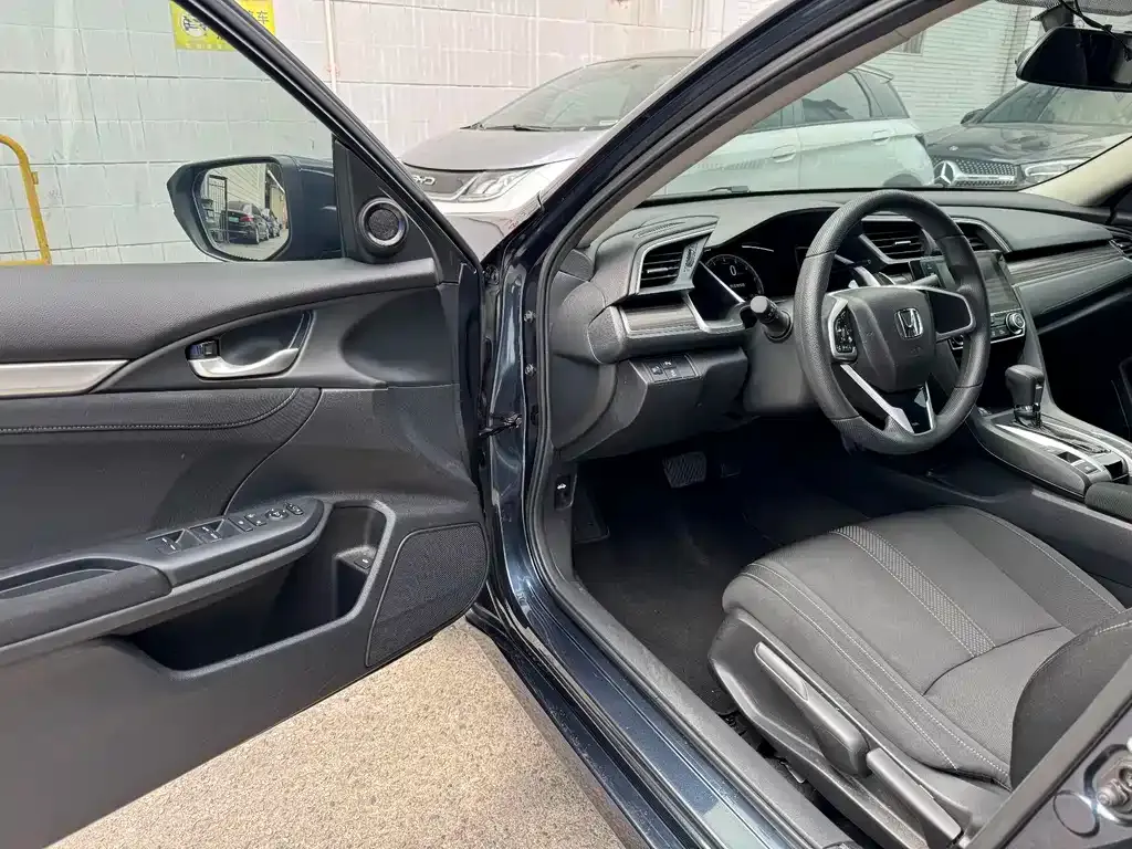 Honda Civic — фото 10