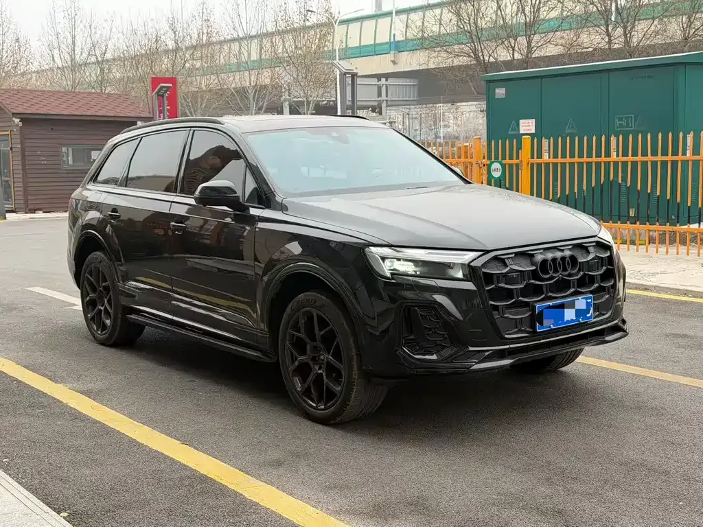 Audi Q7 2024 из CN, фото 7